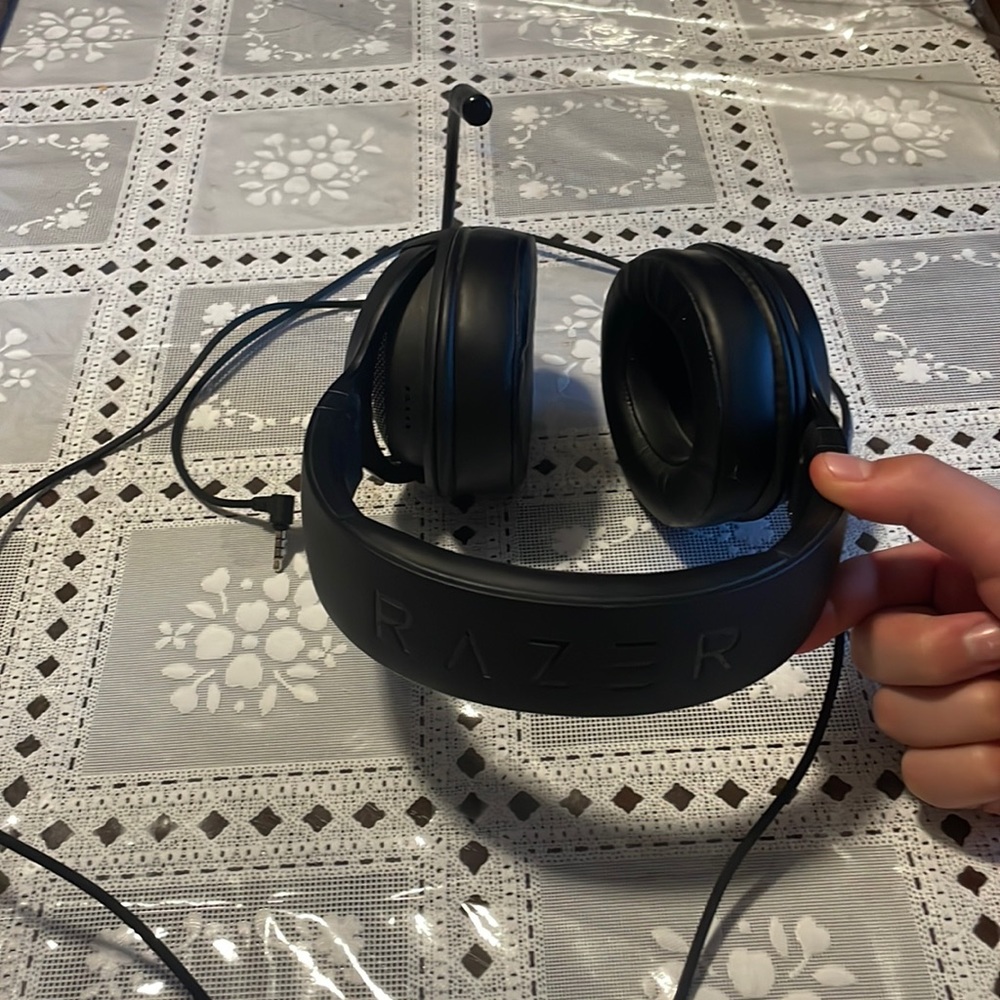 Black Razer headset/ microphone